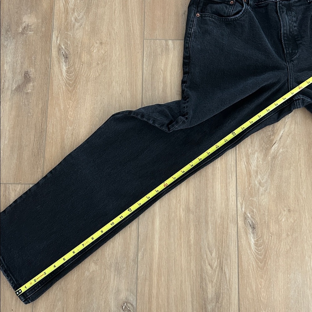Like new - ABERCROMBIE & FITCH The 90’s Straight Mid-Rise Jean in Black - Picture 10 of 10